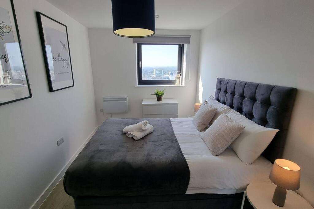 2 Bedroom Penthouse Манчестър Екстериор снимка