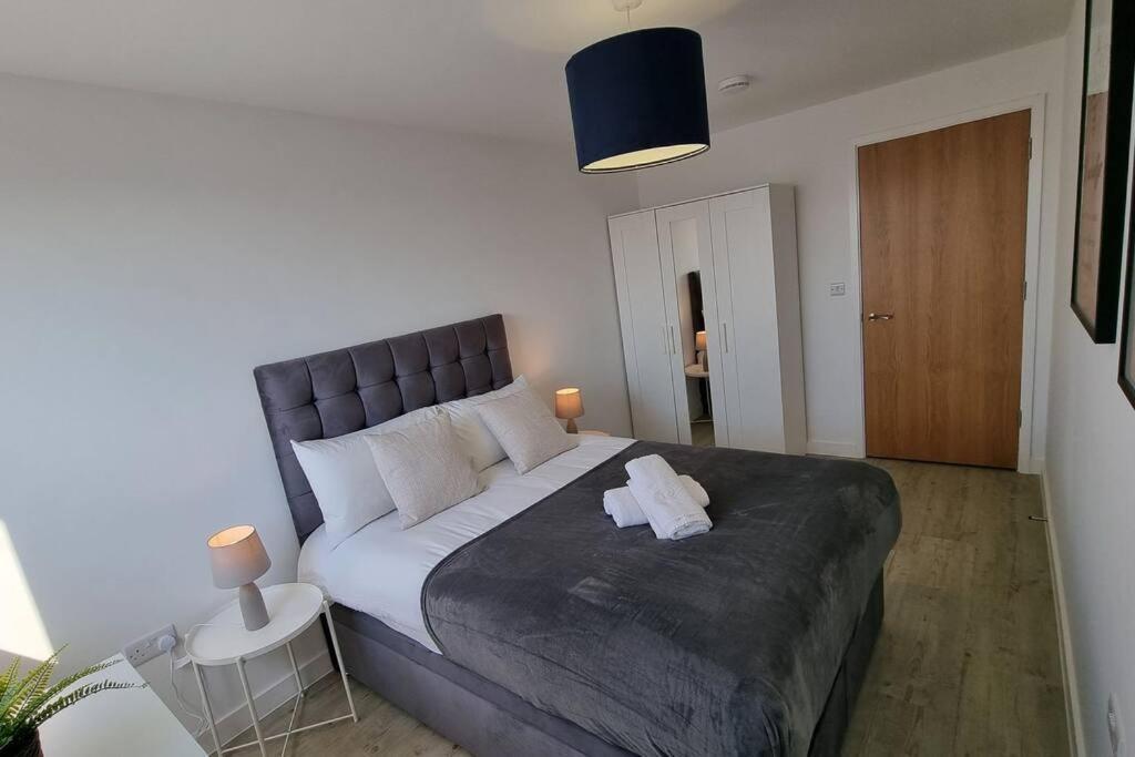 2 Bedroom Penthouse Манчестър Екстериор снимка