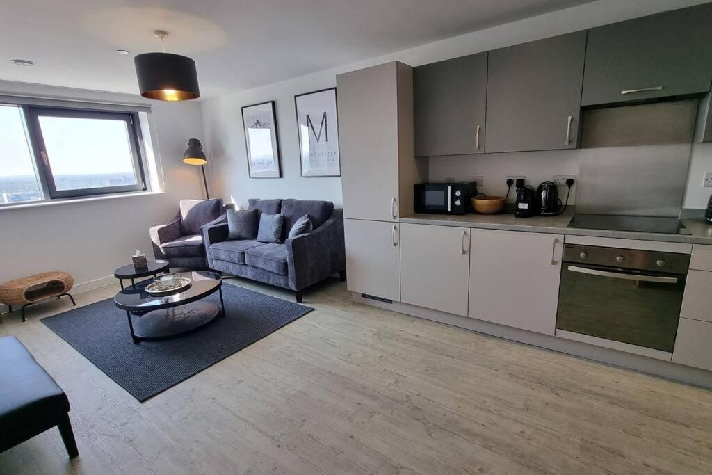 2 Bedroom Penthouse Манчестър Екстериор снимка