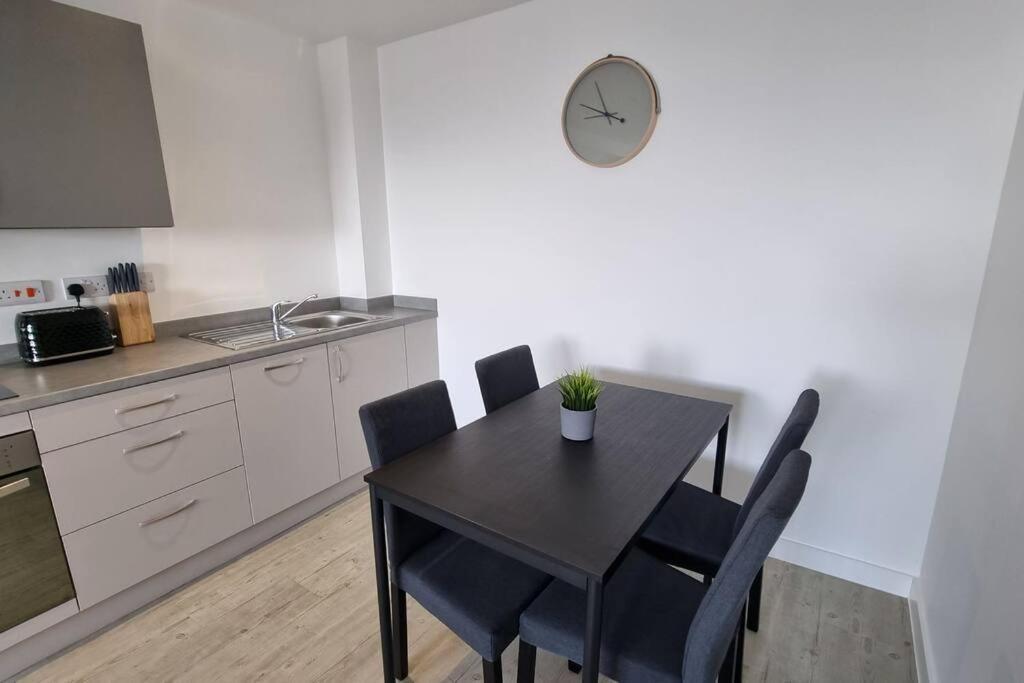 2 Bedroom Penthouse Манчестър Екстериор снимка