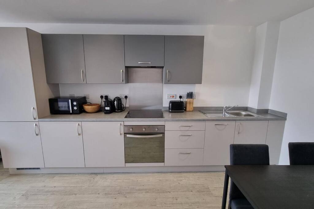 2 Bedroom Penthouse Манчестър Екстериор снимка