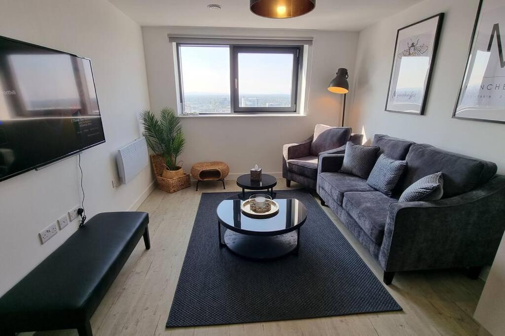2 Bedroom Penthouse Манчестър Екстериор снимка