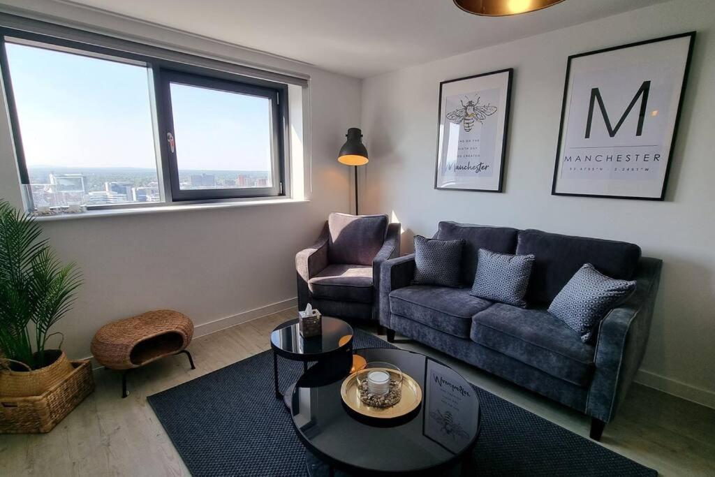 2 Bedroom Penthouse Манчестър Екстериор снимка